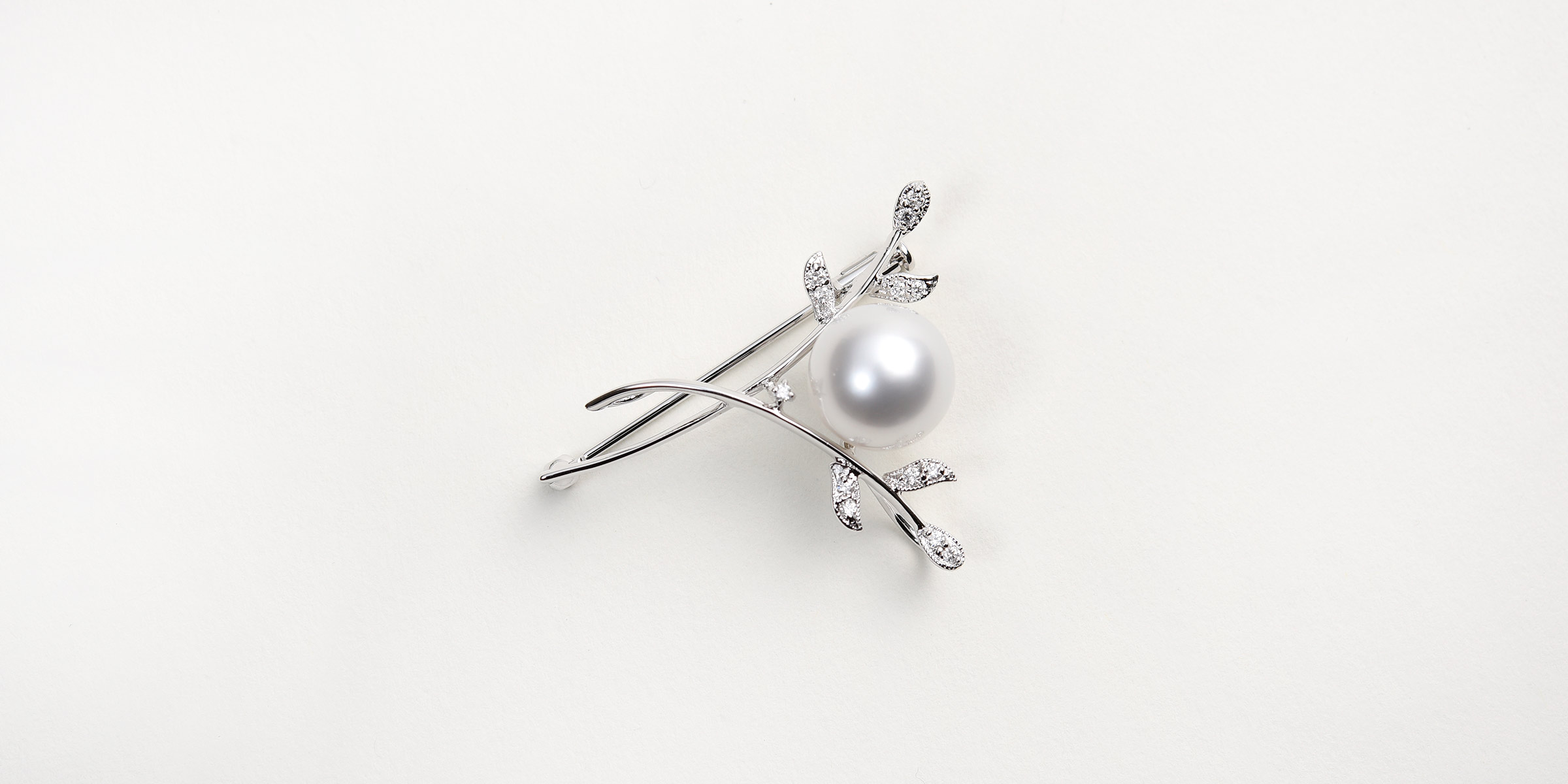 yamazaki pearl（ヤマザキパール）のブローチ　メレダイヤ